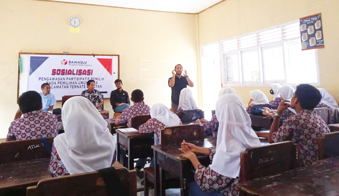 Pelajar di SMA N 2 Ternate Mulai Dibentengi Pengetahuan Kepemiluan