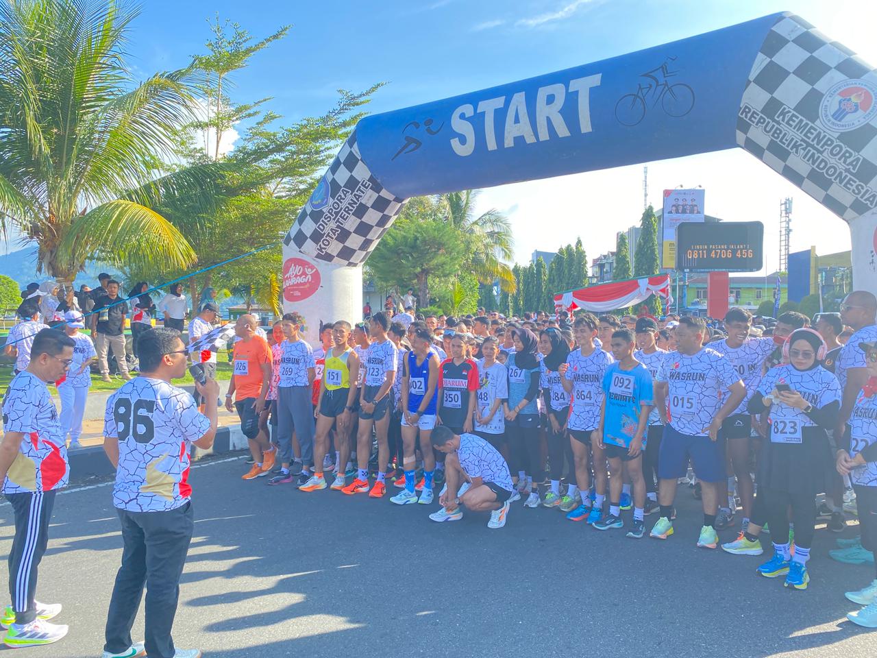 Suasana pelepasan peserta Fun Running 5K (Wasrun) di Landmark Ternate