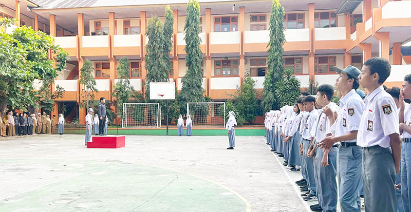 Suasana upacara di SMK Negeri 1 Kota Ternate