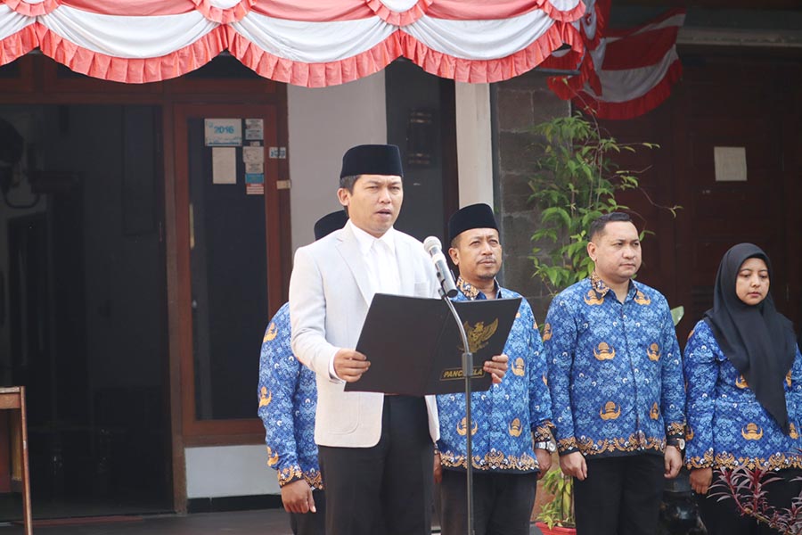 Suasana Upacara Peringatan Hari Sumpah Pemuda yang ke-98 di halaman Sekretariat Bawaslu Kota Ternate, Rabu (28/10/2026).