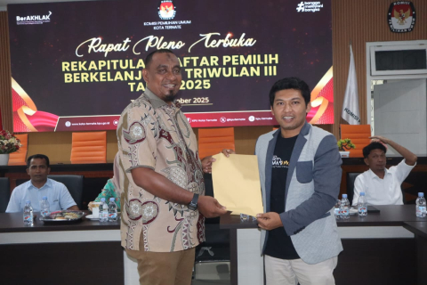 Ketua Bawaslu Kota Ternate, Kifli Sahlan, S.Pd