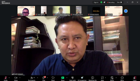 Akademisi Universitas Muhammadiyah Maluku Utara (UMMU), Dr. Rudhy Achsoni, S.H., LL.M., saat memaparkan materi pada Webinar bertajuk “Taring Baru Bawaslu: Menakar Putusan Mahkamah Konstitusi Nomor 104/PUU-XXIII/2025 dalam Menindak Pelanggaran Administrasi”.