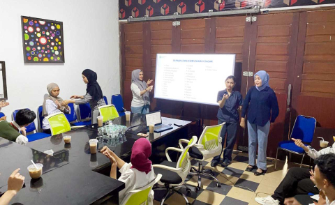 Suasana kelas Sinergi Edukasi dan Demokrasi Inklusif (SETARA) pada Rabu, (21/10/2026). Kelas SETARA sendiri merupakan sebuah forum yang digagas untuk mendukung demokrasi yang inklusif, dan partisipatif. 
