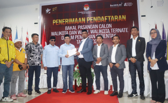 Suasana pendaftaran bakal pasangan calon (bapaslon) Wali Kota dan Wakil Wali Kota Ternate dalam Pemilihan Serentak 2024 di Kantor KPU Ternate