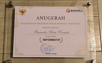 Piagam penghargaan keterbukaan informasi publik tahun 2024 dari Bawaslu Republik Indonesia