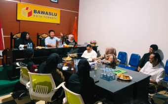 Bawaslu Kota Ternate menggelar rapat evaluasi penyelesaian sengketa dan penanganan pelanggaran Pemilu.