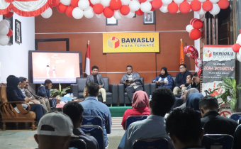 Suasana bedah buku Lanskap Pengawasan Pilkada: Sketsa-Sketsa Kerja Pengawas Pemilihan Umum dalam Kontestasi Pemilihan Kepala Daerah Serentak di Kota Ternate, yang diselenggarakan oleh Bawaslu Kota Ternate pada Sabtu 15 Agustus 2026.