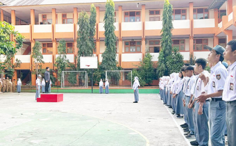 Suasana upacara di SMK Negeri 1 Kota Ternate