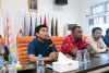 Ketua Bawaslu Kota Ternate, Kifli Sahlan, saat memberikan tanggapan dalam forum bedah buku yang diselenggarakan KPU Kota Ternate