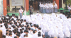 Suasana Upacara Hari Senin di SMA N 1 Kota Ternate. Tampak berdiri diatas podium, Ketua Bawaslu Kota Ternate, Kifli Sahlan sedang memberikan amanah kepada peserta upacara. 