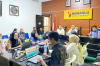Suasana rapat penguatan tata cara penerimaan laporan dan penanganan pelanggaran pemilu di Sekretariat Bawaslu Kota Ternate.